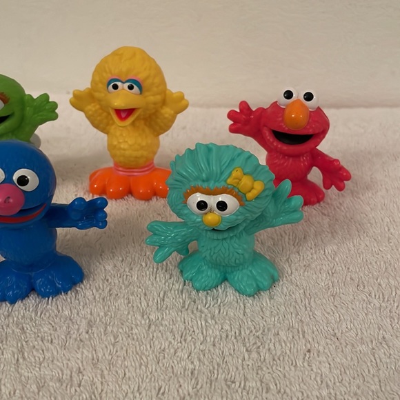 Sesame Street Elmo Big Bird Small Toy Figurines. Ht: 2.5”-3.5” Tall USED! Qty: 7 - Picture 3 of 4